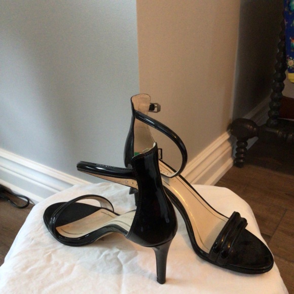 Ankle strap heels - Picture 2 of 2
